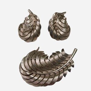 Vintage Trifari rare dimensional leaf silver tone clip on earrings & brooch